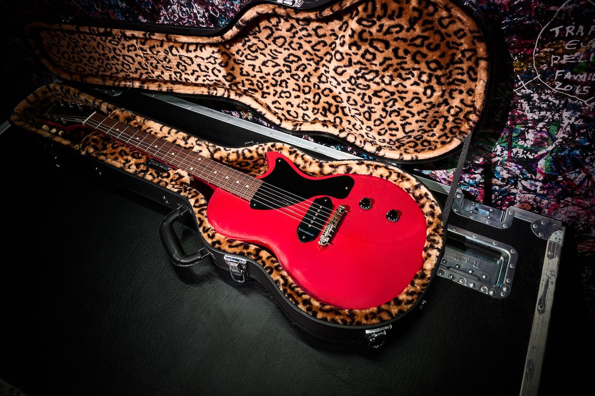 Featured image Billie Joe Armstrong unveils the Radiant Red Les Paul Junior