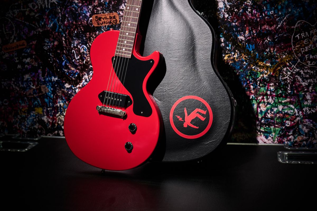 Featured image Billie Joe Armstrong unveils the Radiant Red Les Paul Junior