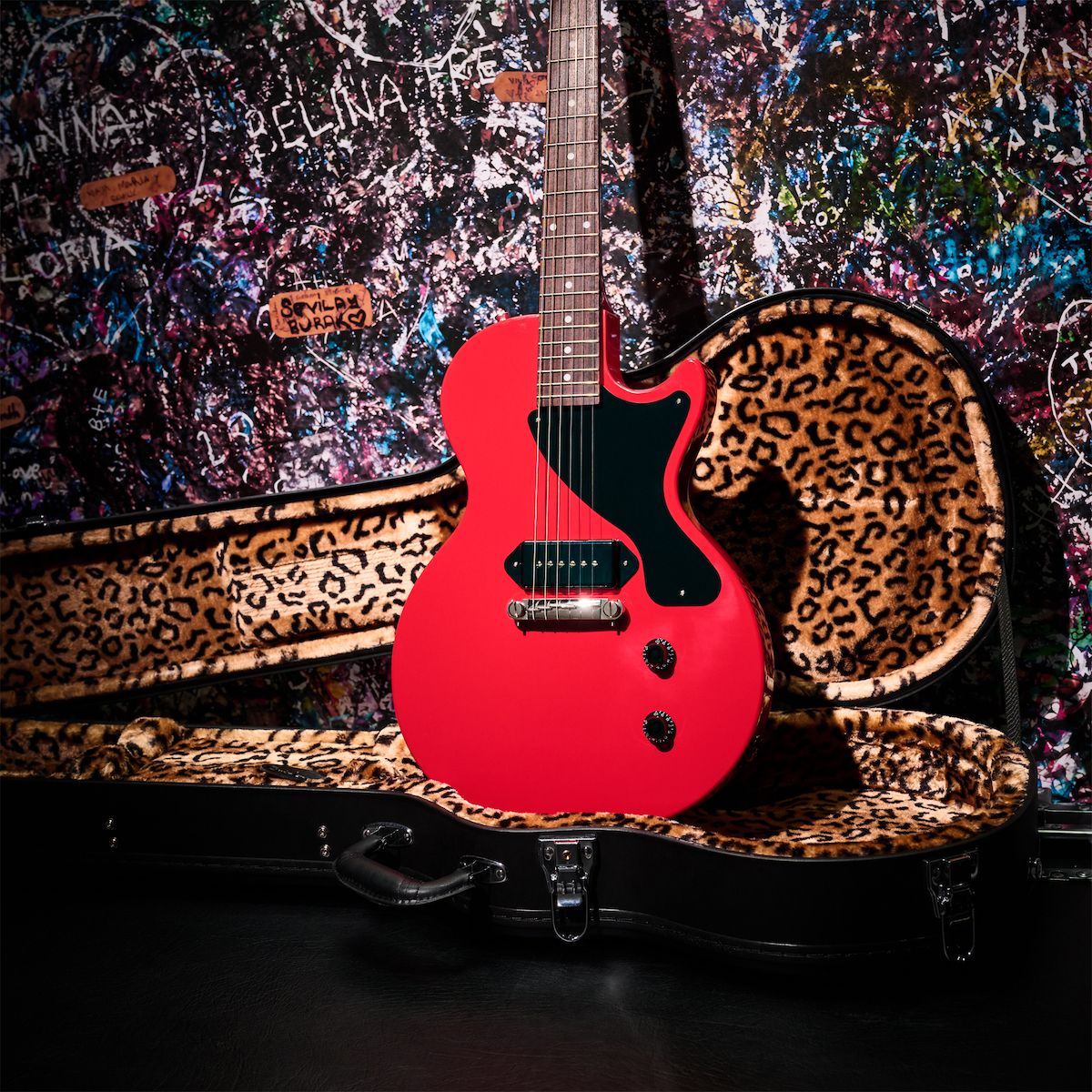 Featured image Billie Joe Armstrong unveils the Radiant Red Les Paul Junior