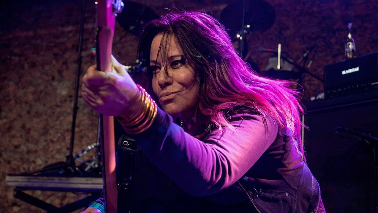 Featured image L7 bassist Jennifer Finch dies at 59 from brain cancer