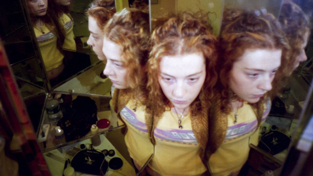 Featured image Melissa Auf der Maur announces new album BASS WOMB ROOM after 15 years