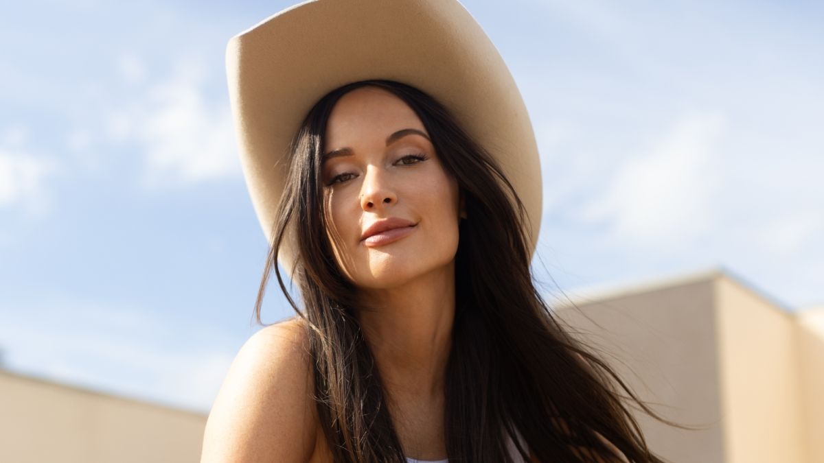 Featured image Kacey Musgraves stage caught on fire in Boston