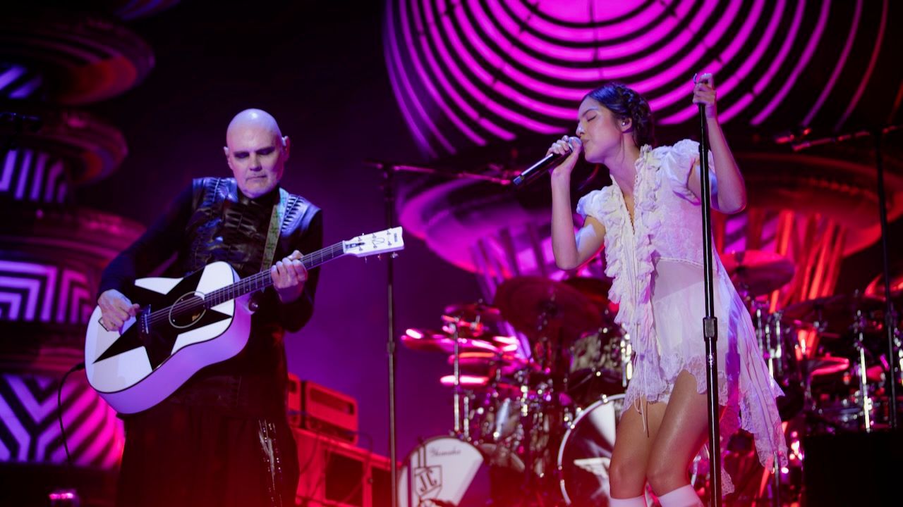 Featured image Olivia Rodrigo Smashing Pumpkins play ThirtyThree at Lollapalooza Watch