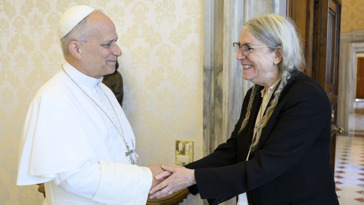 Featured image Patti Smith sparks a reaction with Pope Leo