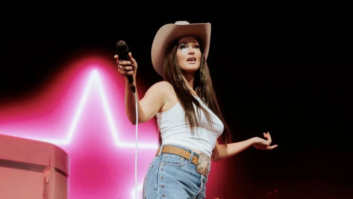 Featured image Kacey Musgraves stage caught on fire in Boston