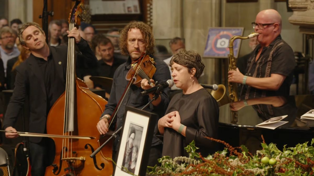 Featured image Lisa ONeill Honors Glen Hansard after MacGowans Funeral