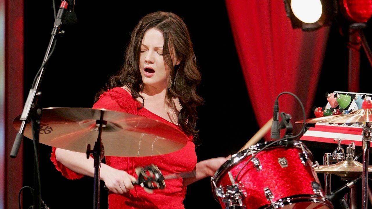 Featured image Wrong woman photographed while searching for Meg White