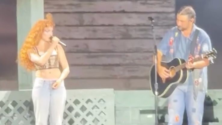 Featured image Noah Kahan  Chappell Roan perform California live
