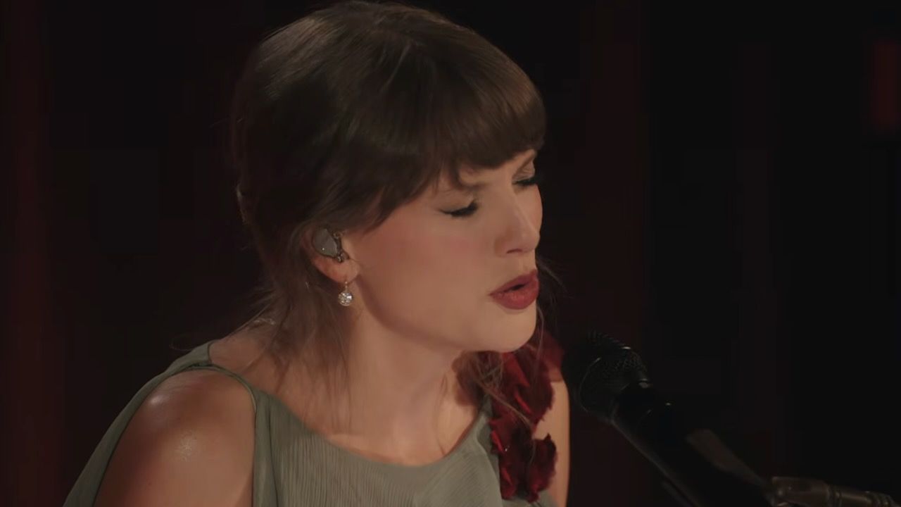 Featured image Taylor Swift performs and discusses songwriting at Recording Academy QA