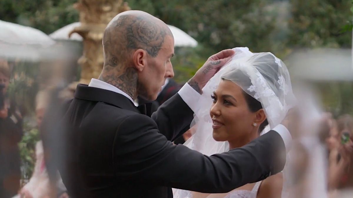 Featured image Travis Barker doesnt realize hes on The Kardashians