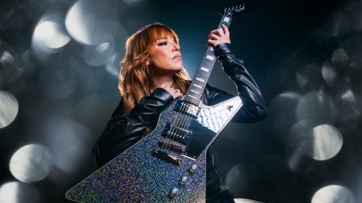 Featured image Lzzy Hale unveils holographic Explorer Classic guitar