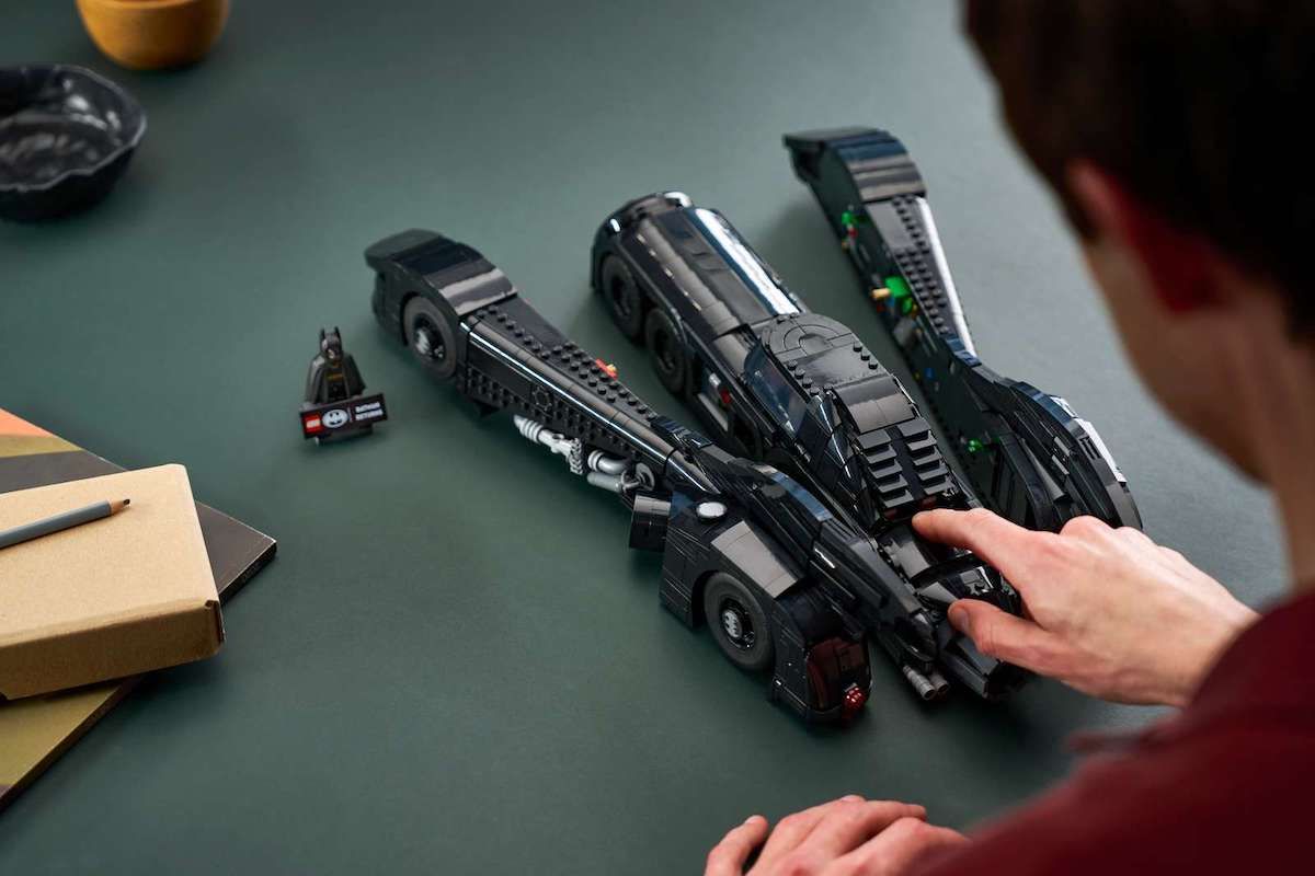 Featured image LEGO Batman Batmobile splits into Batmissile with Keaton minifig