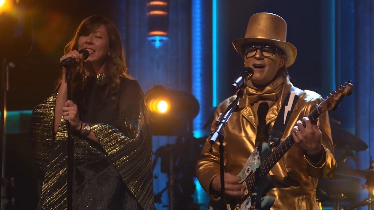 Featured image Rivers Cuomos Gold Moment Playing Weezer on Fallon