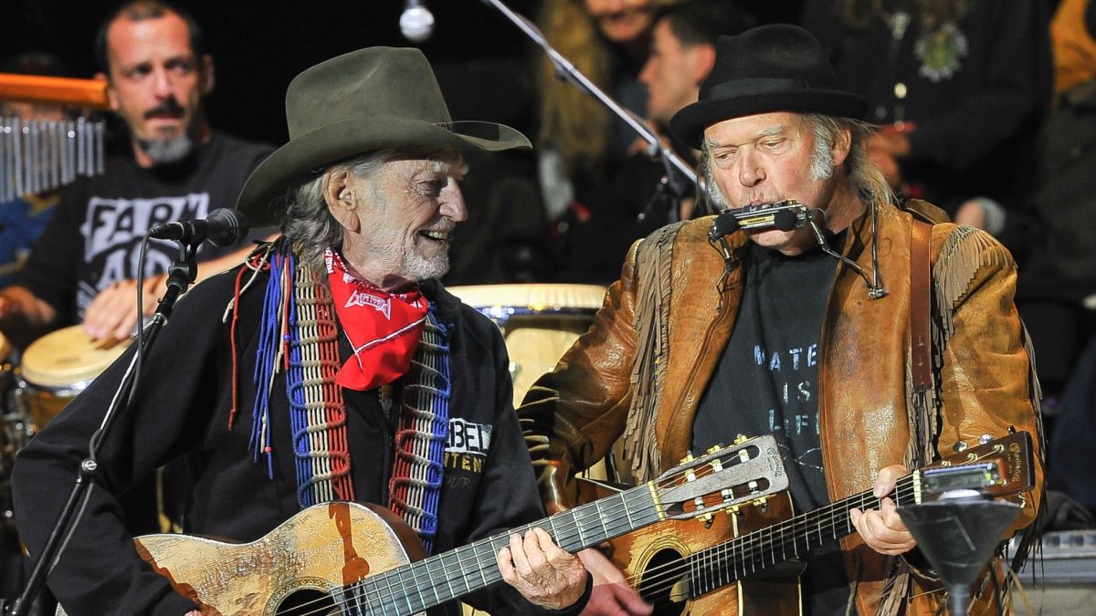 Featured image Neil Young and Willie Nelson CoHeadlining Shows in September