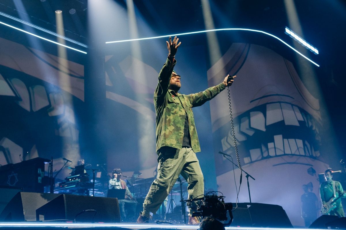 Featured image Gorillaz Kick Off Tour Photos Video  Setlist