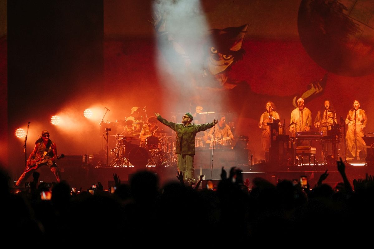 Featured image Gorillaz Kick Off Tour Photos Video  Setlist