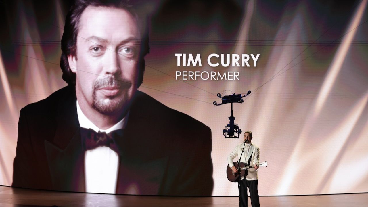 Featured image Noah Kahan performs for Emmys In Memoriam Watch