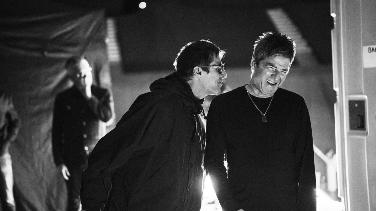 Featured image The Real Stars of Oasis Dont Look Back in Anger Review