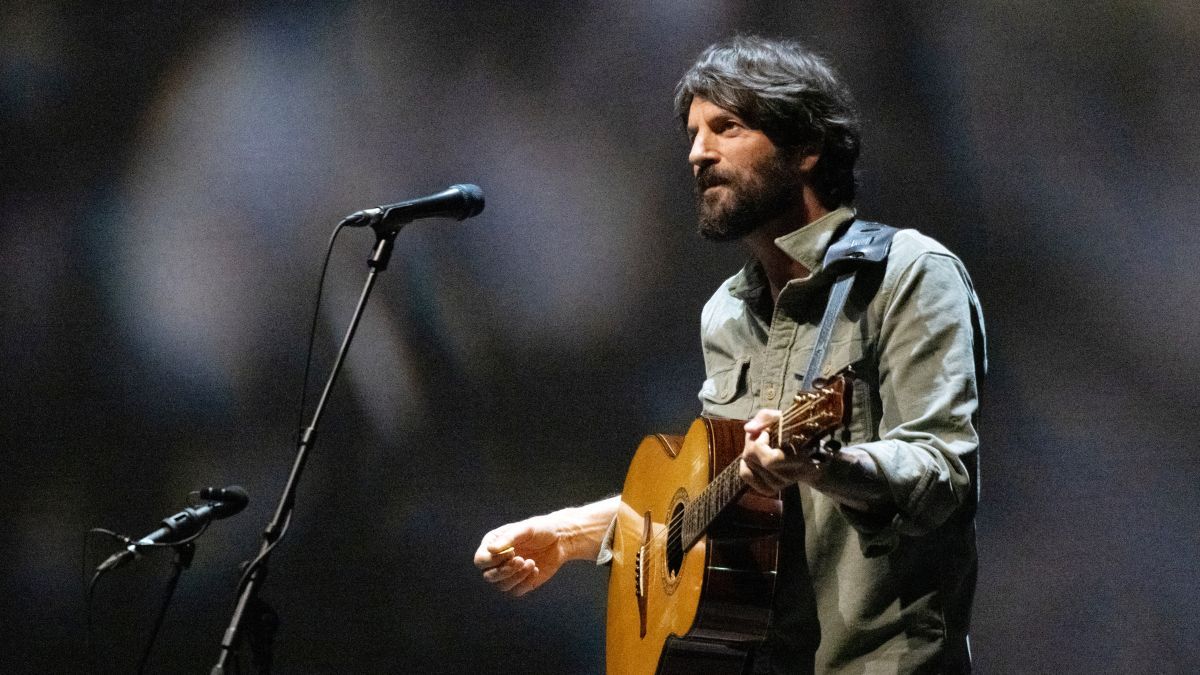 Featured image Ray LaMontagne collapses onstage in Nashville