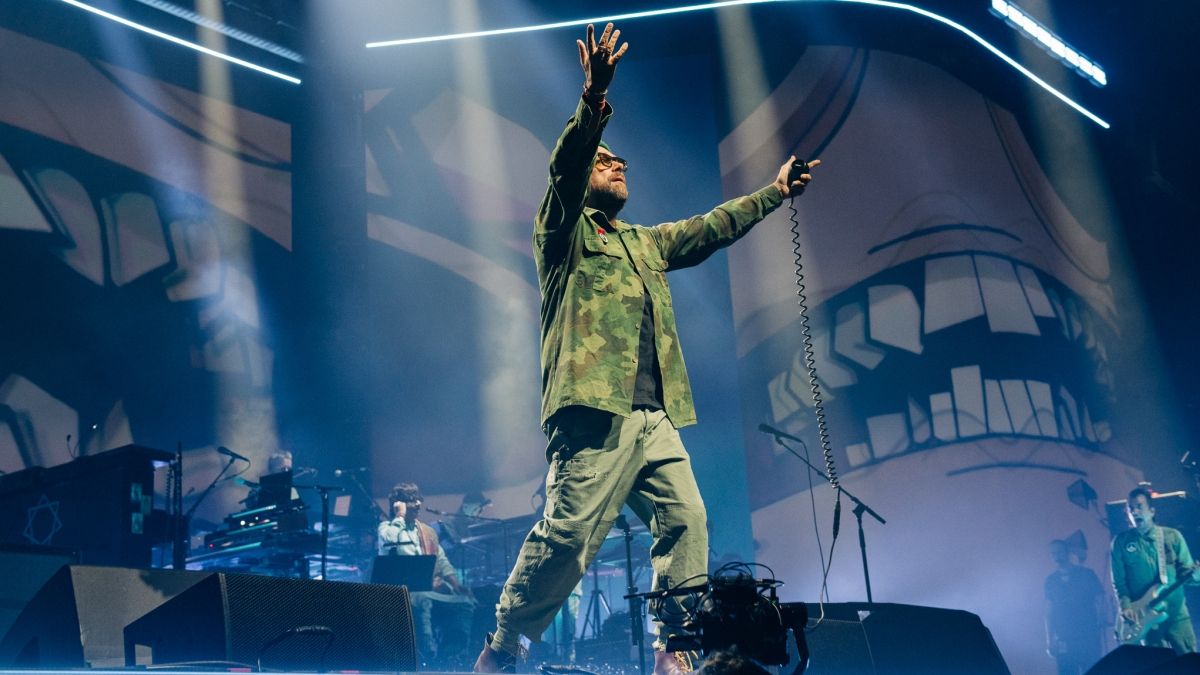 Featured image Gorillaz Kick Off Tour Photos Video  Setlist