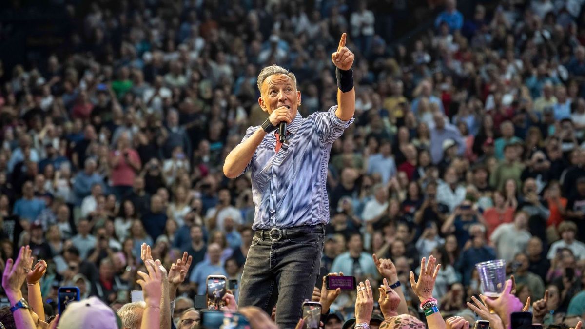 Featured image Bruce Springsteen Reveals Opening Songs from New Concert Film